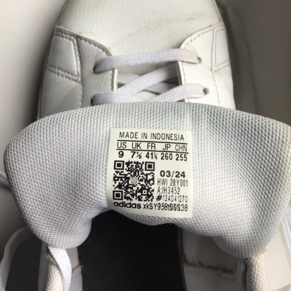 Adidas white sneakers for women size 9 - Picture 2 of 6